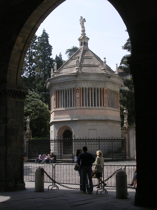 Baptisterium, Bergamo